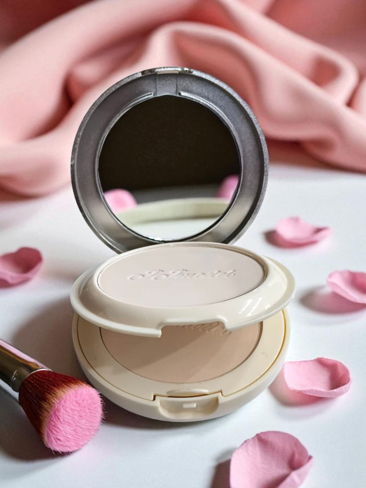 face powder of jj model